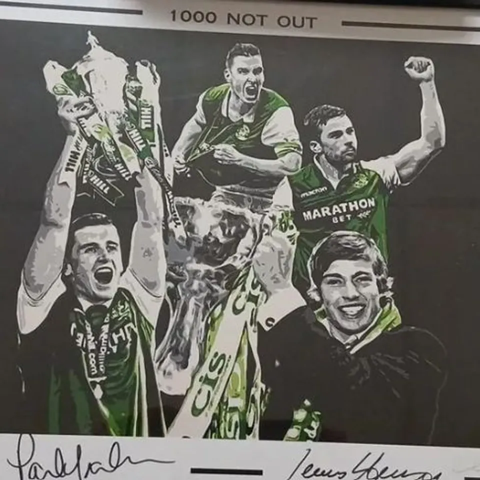 1000 NOT OUT – FRAMED PRINT BY GEO THOMSON ART, 2021 SIGNED BY HIBERNIAN PLAYERS PAUL HANLON AND LEWIS STEVENSON.
