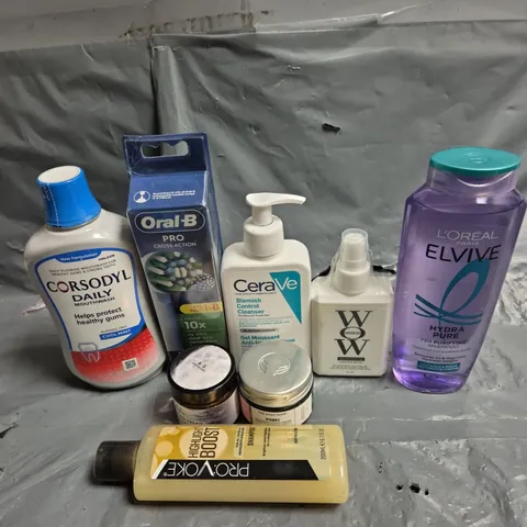 TOTE OF APPROXIMATELY 15 ASSORTED COSMETIC ITEMS TOO INCLUDE CORSODYL, CERA VE AND ORAL-B