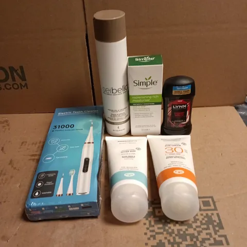 TOTE OF APPROXIMATELY 20 ASSORTED COSMETIC ITEMS TO INCLUDE ELECTRIC TOOTH BRUSH, LYNX, GREEN PEOPLE SUN CARE, SIMPLE, SEIBELLA ETC