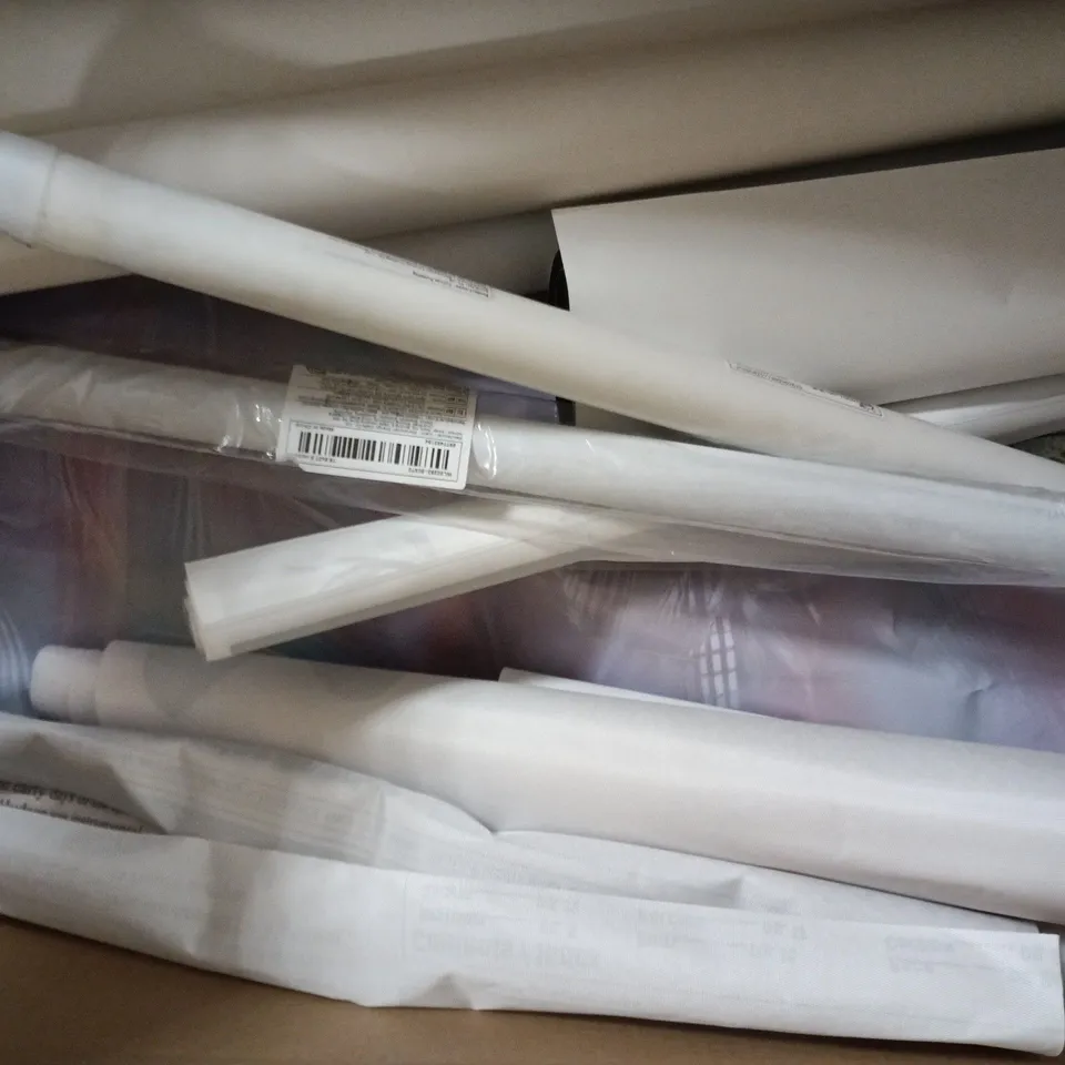 BOX OF APPROXIAMTELY 25 ASSORTED ART PRINTS AND POSTERS