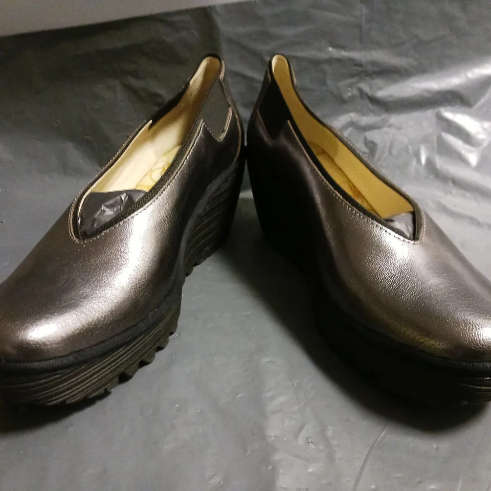 BOXED PAIR OF FLY LONDON WEDGE SHOES IN METALLIC GRAPHITE UK SIZE 8