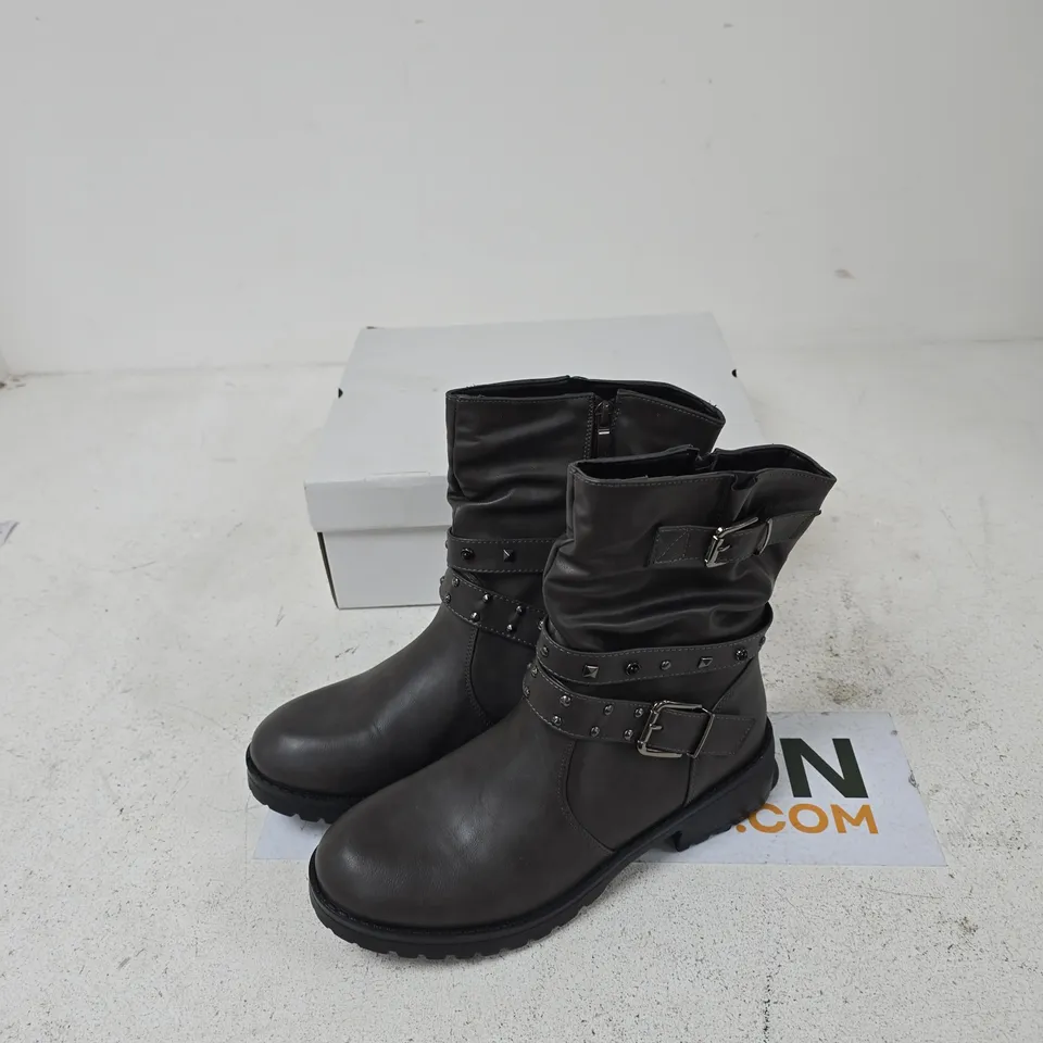 E SHOES BY EMMA CHARCOAL STUDDED BUCKLE BOOTS, UK SIZE 8