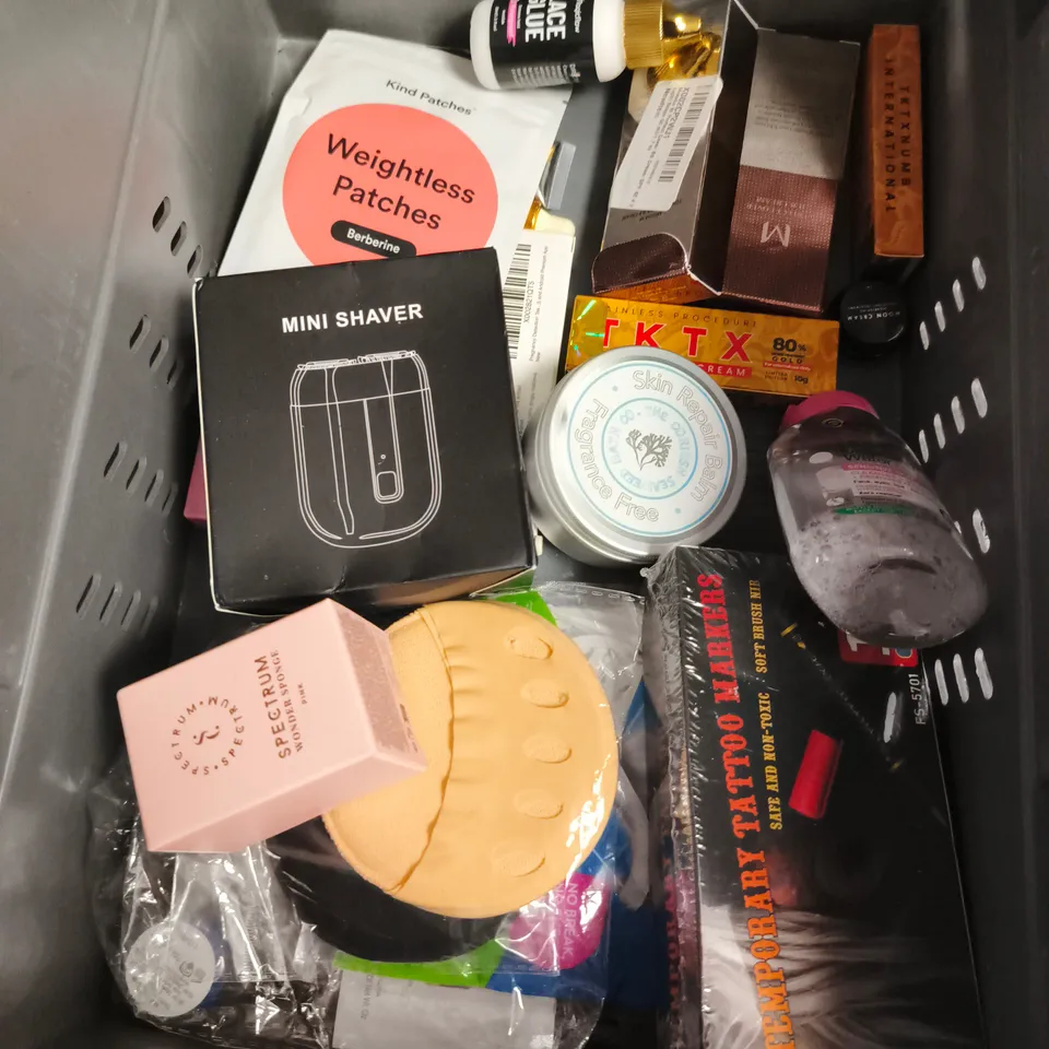 APPROXIMATEY 20 ASSORTED HEALTH AND BEAUTY PRODUCTS TO INCLUDE - REHAB. UNDER EYE PATCHES - RADOX BATH SOAK - DELHICIOUS RICH ROOTS CONDITIONER - ETC