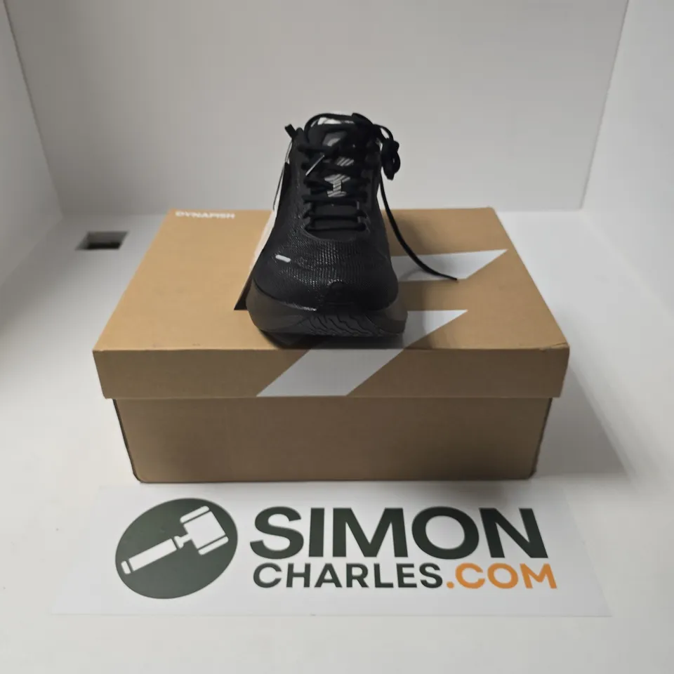 BOXED PAIR OF DYNAFISH LACE TRAINERS IN BLACK - UK 10