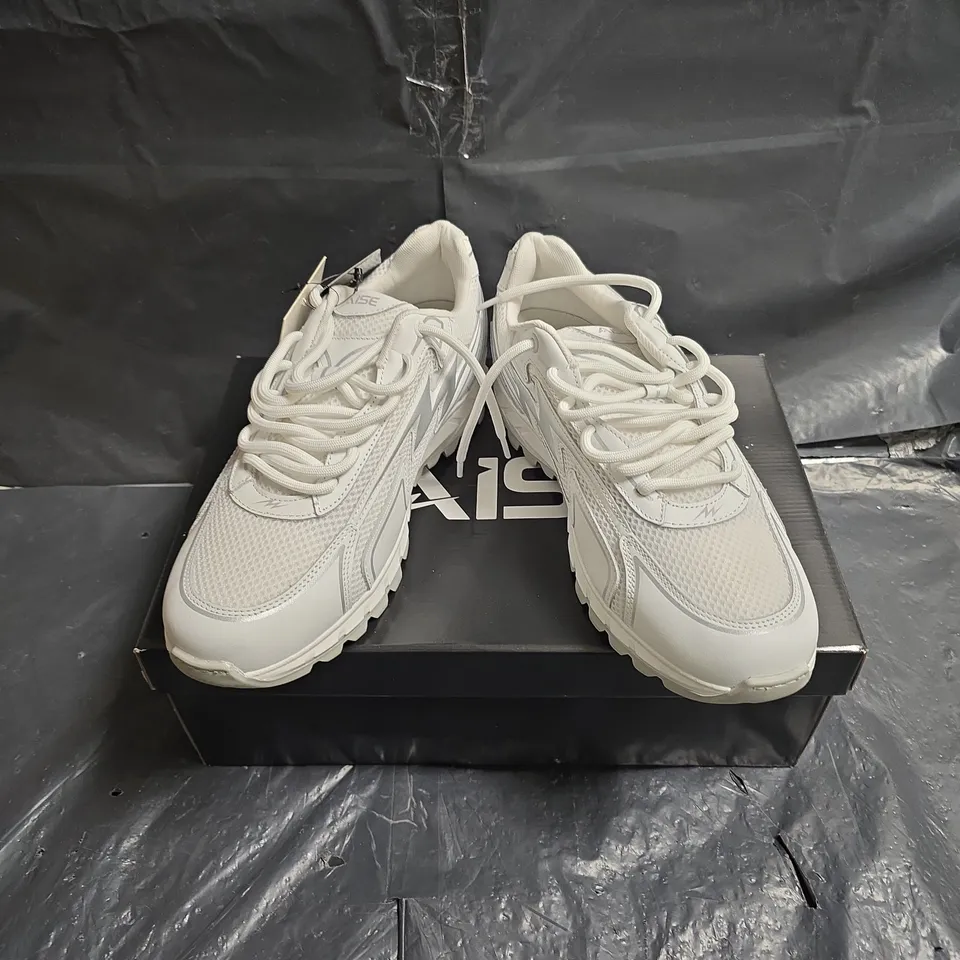 AISE WHITE COSMO RUNNER SNEAKERS – UK 8