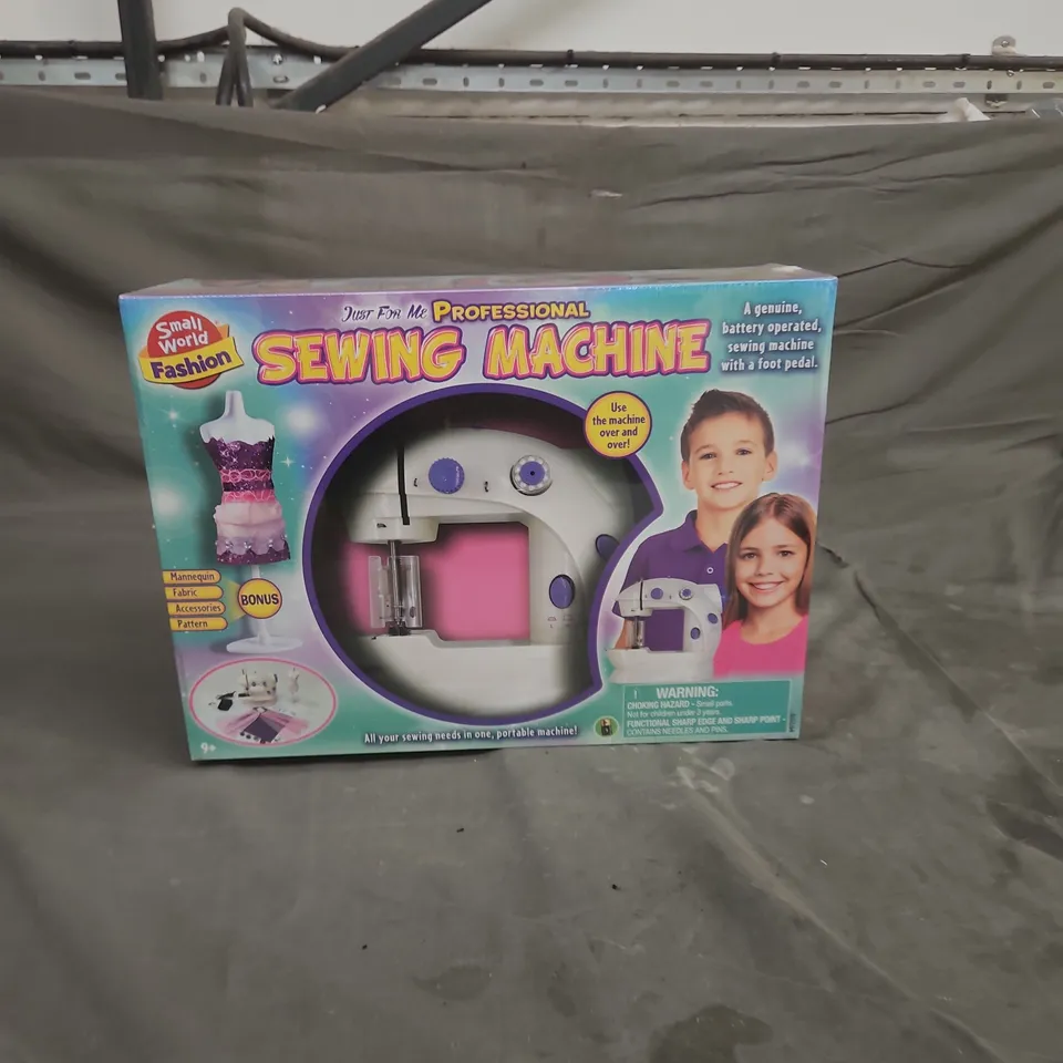 SMALL WORLD FASHION PROFESSIONAL SEWING MACHINE TOY – BOXED