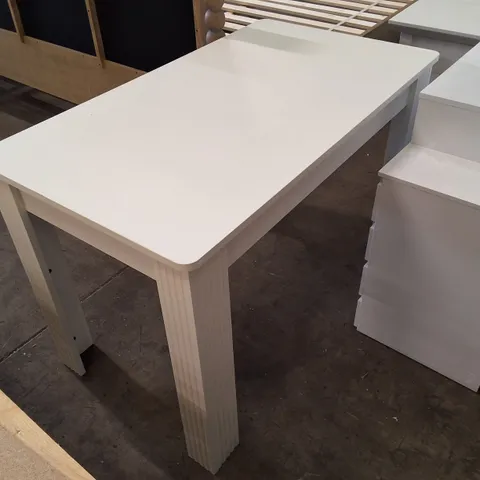 DINING TABLE RECTANGULAR WITH 4 LEGS - WHITE