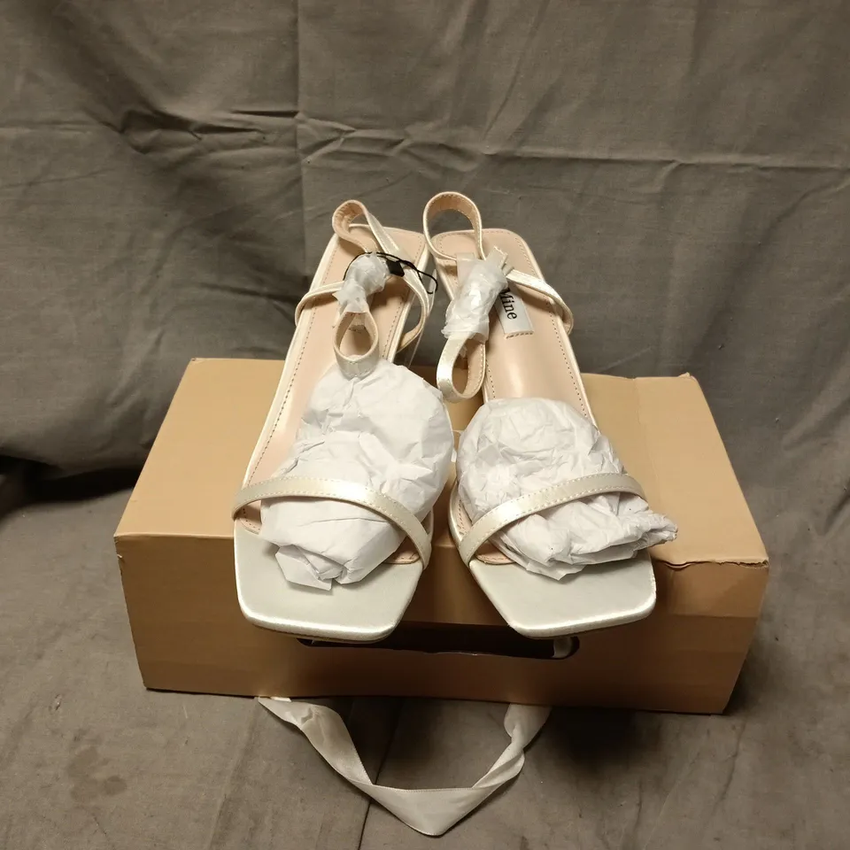 BOXED PAIR OF BE MINE OAKLEY IVORY SATIN HEELS - SIZE 5