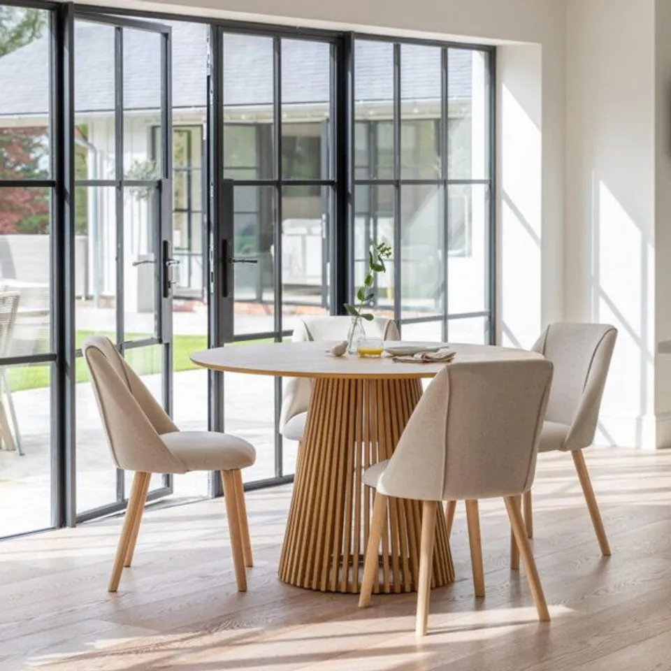 BOXED HOPLEY 4 SEATER PALE OAK DINING TABLE SET - FREYA MIST GREY DINING CHAIRS WITH WHITEWASH OAK LEGS (3 BOXES)
