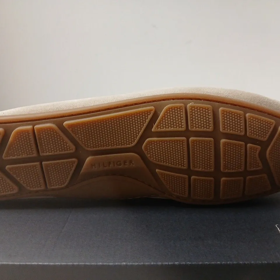 BOXED PAIR OF TOMMY HILFIGER SUEDE DRIVER SHOES – BEIGE, UK 9.5