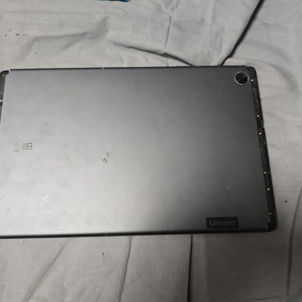 LENOVO TABLET – FRONT CRACKED DISPLAY, BACK WITH LENOVO LOGO