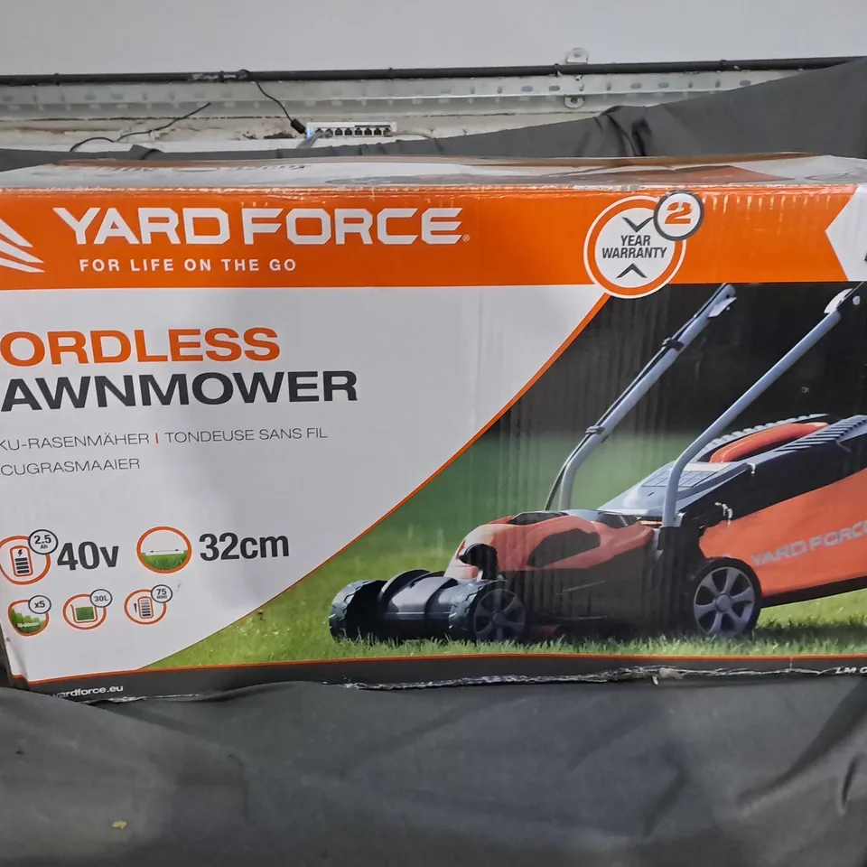YARDFORCE CORDLESS LAWNMOWER 40V 32CM 