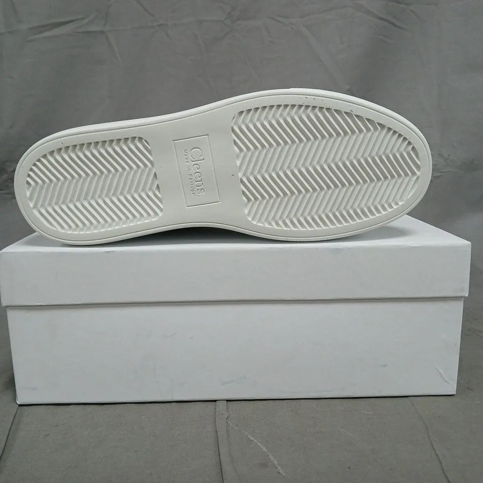 BOXED PAIR OF CLEENS LUXOR TRAINERS IN NAVY/WHITE SIZE UK 8.5