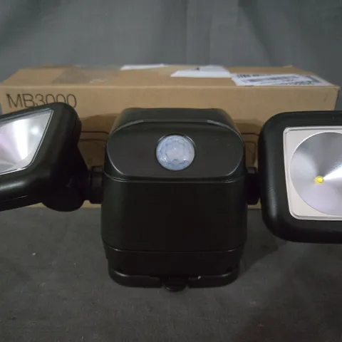 BOXED MR BEAMS MB3000MOTION SENSING LED DUAL HEAD SECURITY SPOTLIGHT