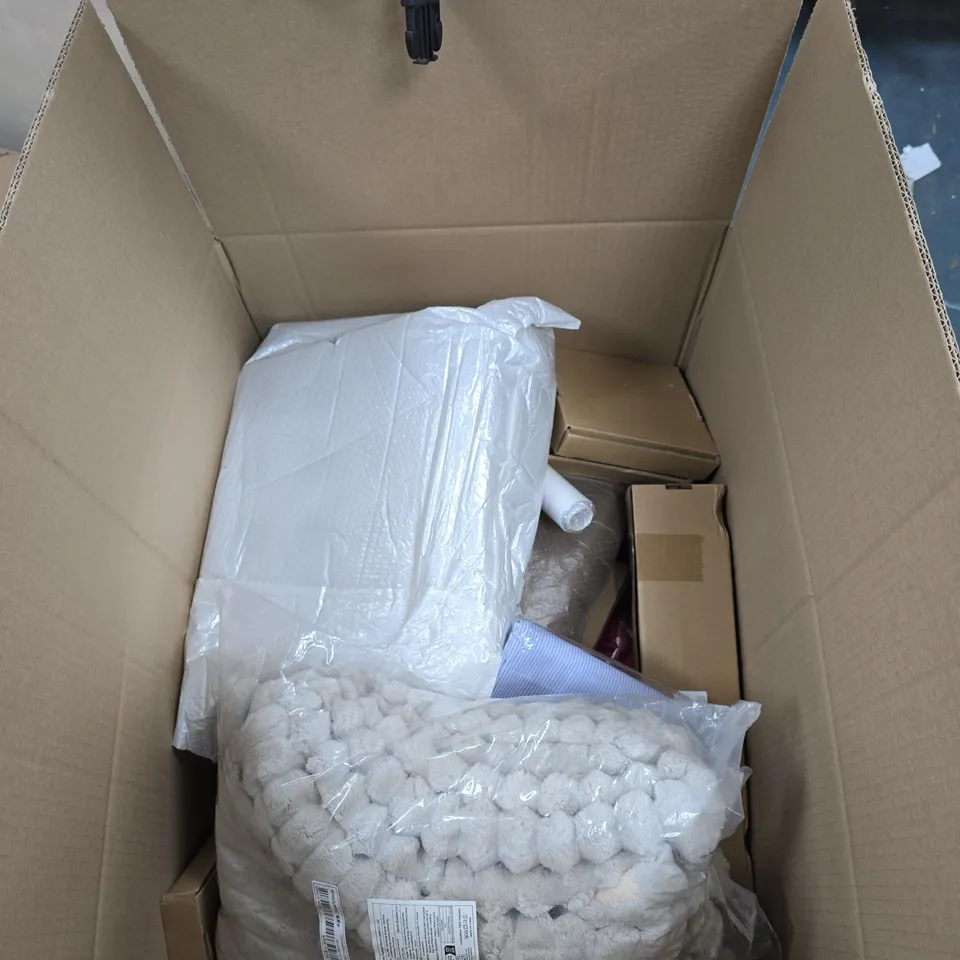 BOX OF APPROXIMATELY 15 ASSORTED HOUSEHOLD ITEMS TO INCLUDE PILLOWCASES, FESTIVE CAT WRAPPING PAPER AND A CLEAR RUBBER MAT