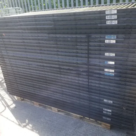 PALLET CONTAINING APPROXIMATELY 30 SOLYNDRA SOLAR PANELS