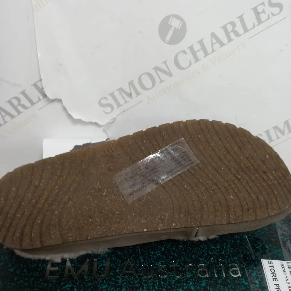 BOXED EMU AUSTRALIA CORKY SLIPPERS IN GREY - SIZE 4