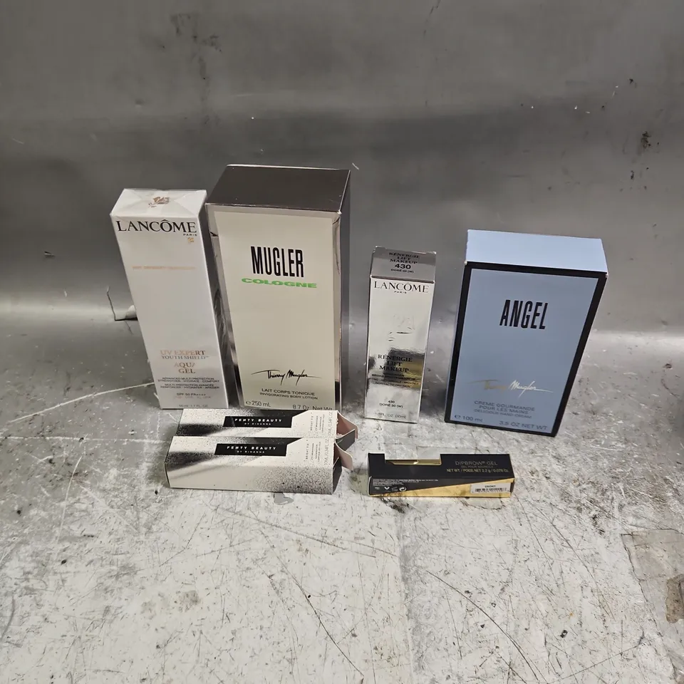 LOT OF 6 ASSORTED COSMETIC PRODUCTS TO INCLUDE - FENTY BEAUTY EYE BRIGHTENER TESTER IN PUMPKIN - LANCOME UV EXPERT YOUTH SHIELD AQUA GEL - THIERRY MUGLER COLOGNE - ETC