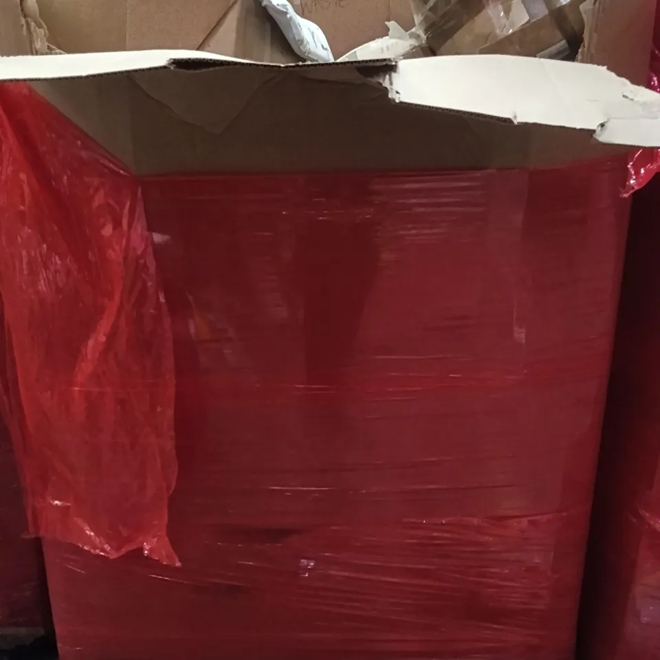 PALLET OF ASSORTED ITEMS TO INCLUDE - CAT CARRIER, GARDEN CHAIR, CURTAIN BLIND 