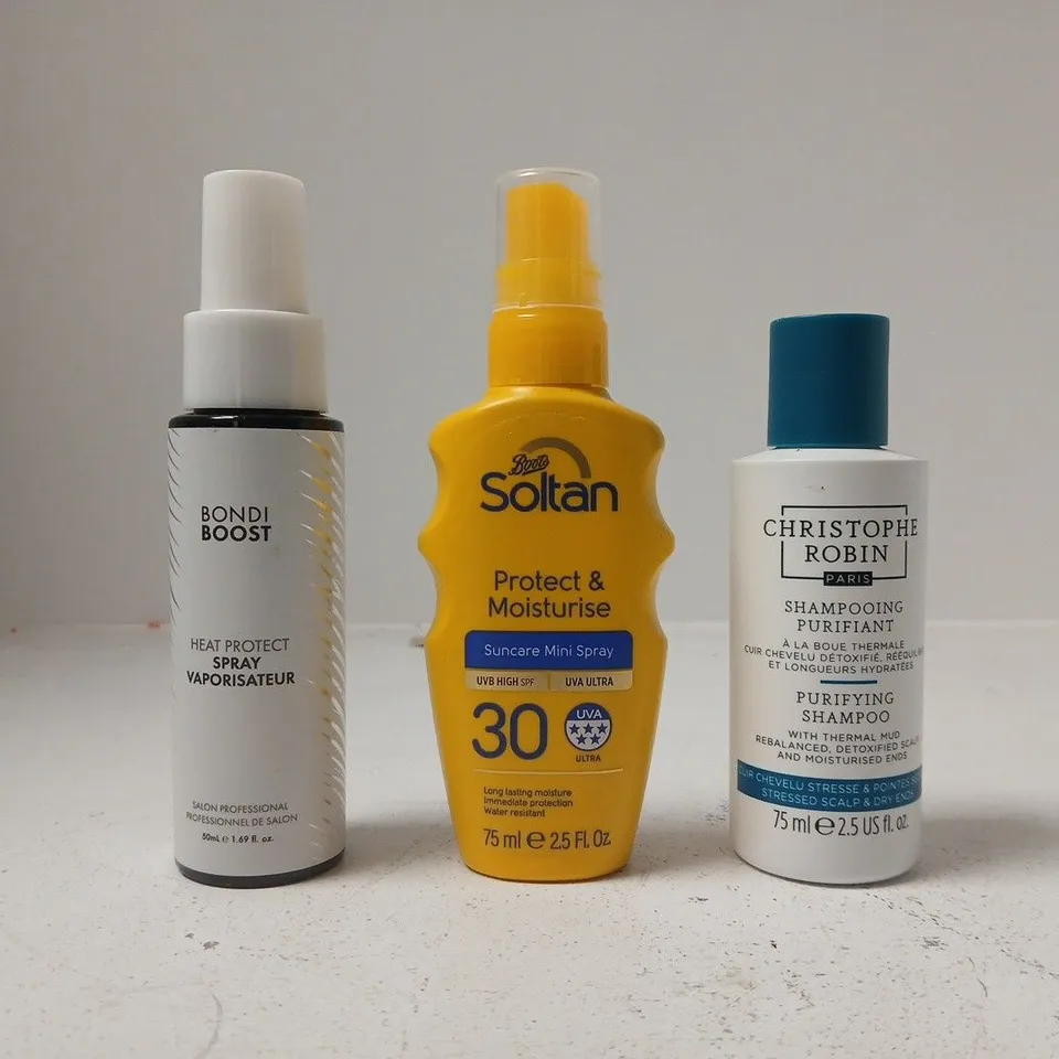 APPROXIMATELY 18 ASSORTED COSMETIC ITEMS INCLUDING VARIOUS MAKES AND BRANDS - COLLECTION ONLY