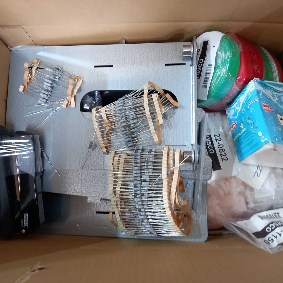 BOX OF APPROX 15 ASSORTED ITEMS TO INCLUDE - RAPID METAL STAPLER FM14 - SCOLA MARBLING INKS - EVEREADY HALOGEN WARM WHITE ECT
