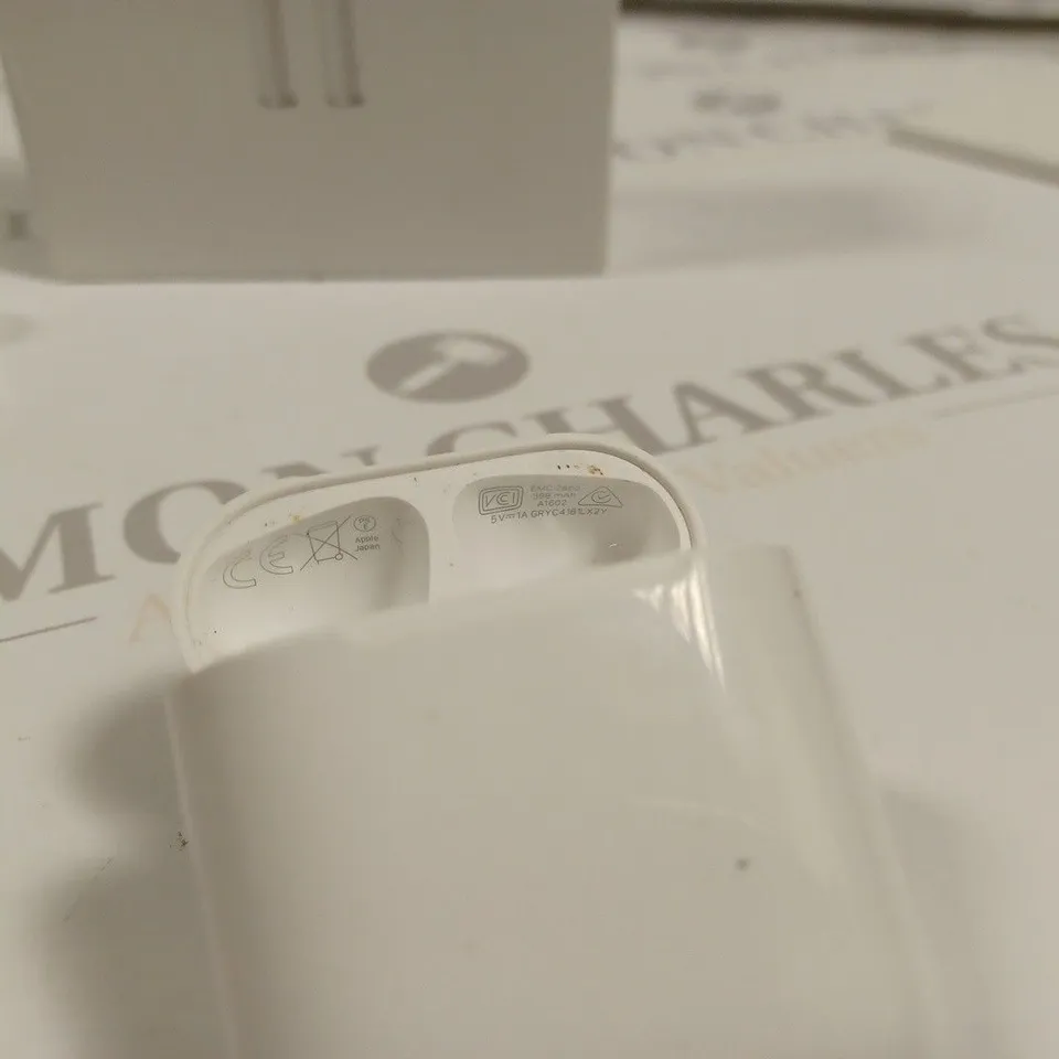 BOXED APPLE AIRPODS