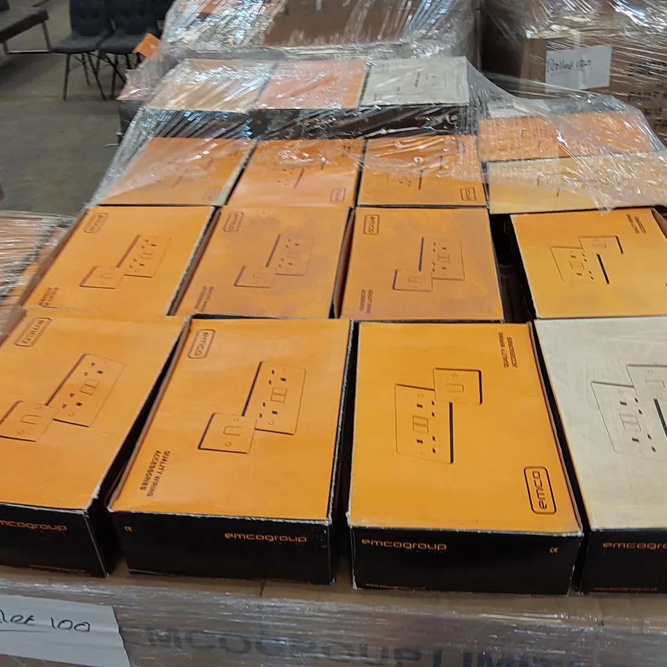 PALLET OF APPROXIMATELY  ASSORTED ELECTRICAL ITEMS/COMPONENTS TO INCLUDE: 20A DOUBLE POLE SWITCH ETC