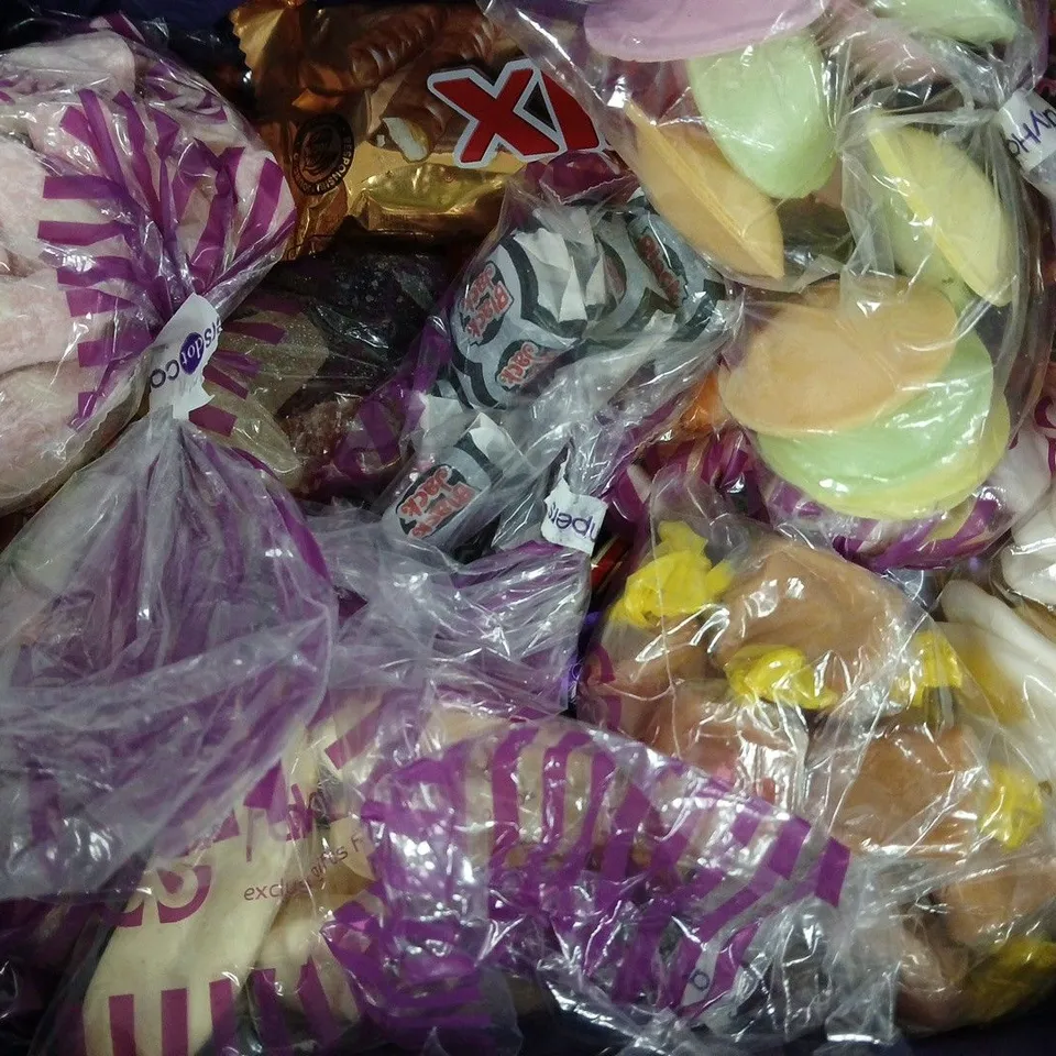 THE SWEET CHOCOLATE TUCK BOX