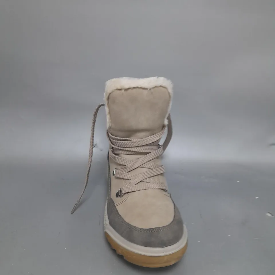 BOXED PAIR OF RIEKER ANTISTRESS WATER RESISTANT WARM HIKING BOOTS IN CREAM - SIZE 6