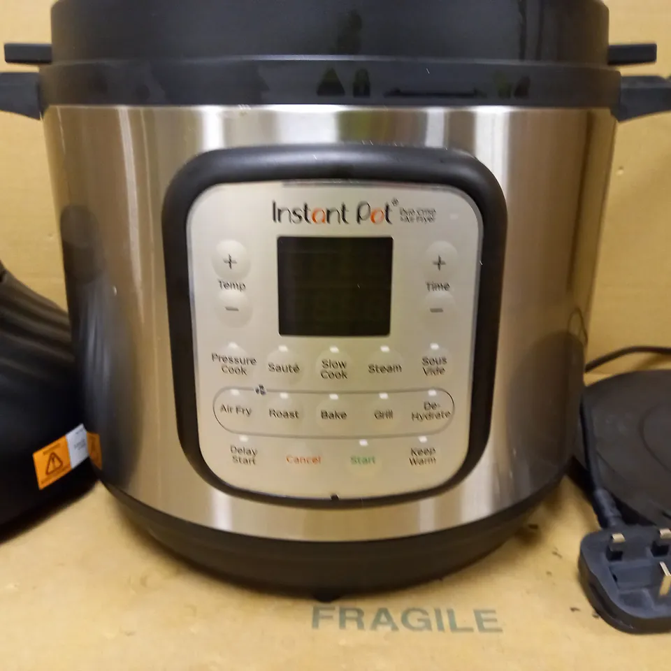 INSTANT POT DUO CRISP + AIR FRYER 8L MULTICOOKER