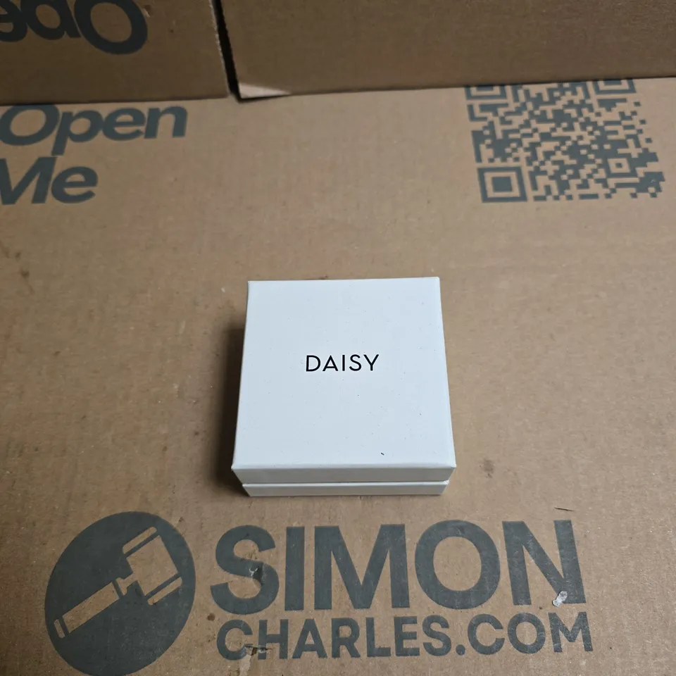 DAISY GOLD-TONE EARRINGS – BRAND BOXED WITH POUCH