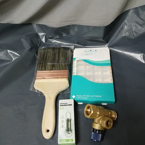 APPROXIMATELY 20 ASSORTED ITEMS TO INCLUDE PILL CADDY, KEYCHAIN LIGHT, PAINT BRUSH, PLUMBING EQUIPMENT ETC