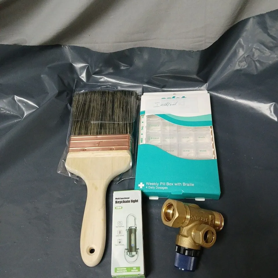 APPROXIMATELY 20 ASSORTED ITEMS TO INCLUDE PILL CADDY, KEYCHAIN LIGHT, PAINT BRUSH, PLUMBING EQUIPMENT ETC