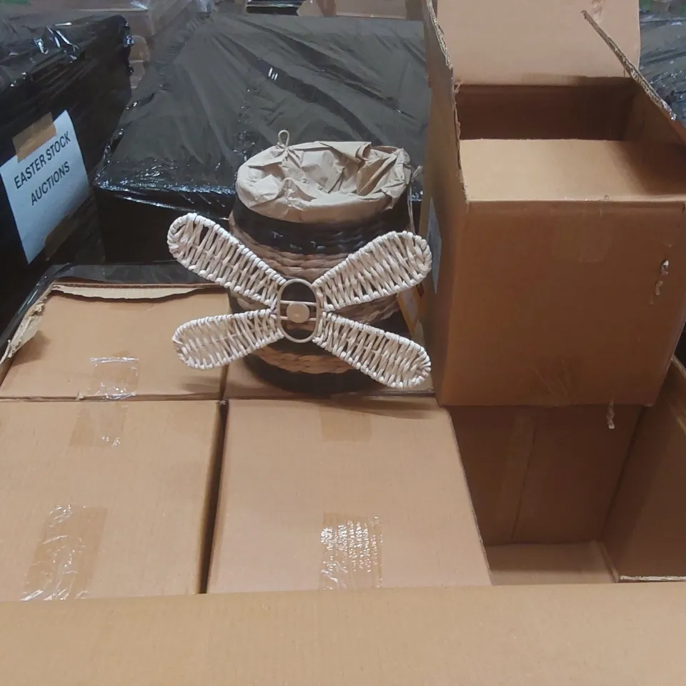 PALLET CONTAINING A VERY LARGE QUANTITY OF ASSORTED EASTER PRODUCTS