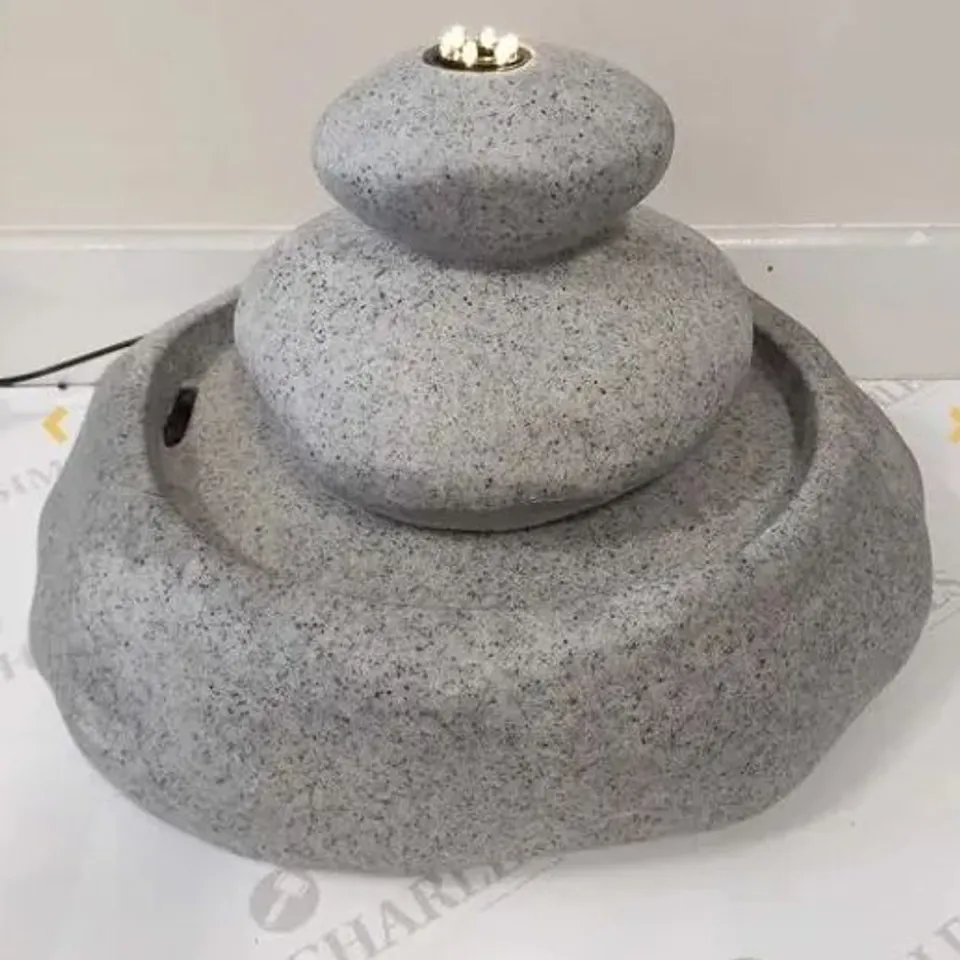 BRAND NEW GARDEN REFLECTIONS PEBBLE WATER FEATURE