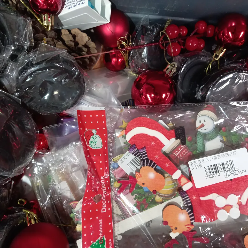 LOT OF APPROXIMATELY 10 ASSORTED HOUSEHOLD ITEMS TO INCLUDE ABSORBENT SELF-ADHESIVE LARGE DRESSINGS, FLUVAL BITUMINOUS CARBON, CHRISTMAS DECORATION, ETC