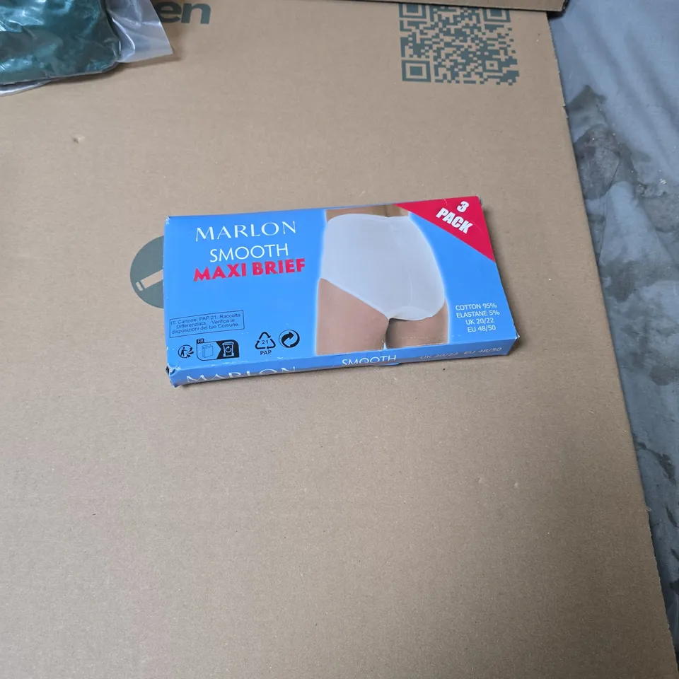 BOX OF APPROXIMATELY 12 ASSORTED ITEMS INCLUDING MAXI BRIEF , SNUGGLE HUGGIE AND FOOT PATCH 