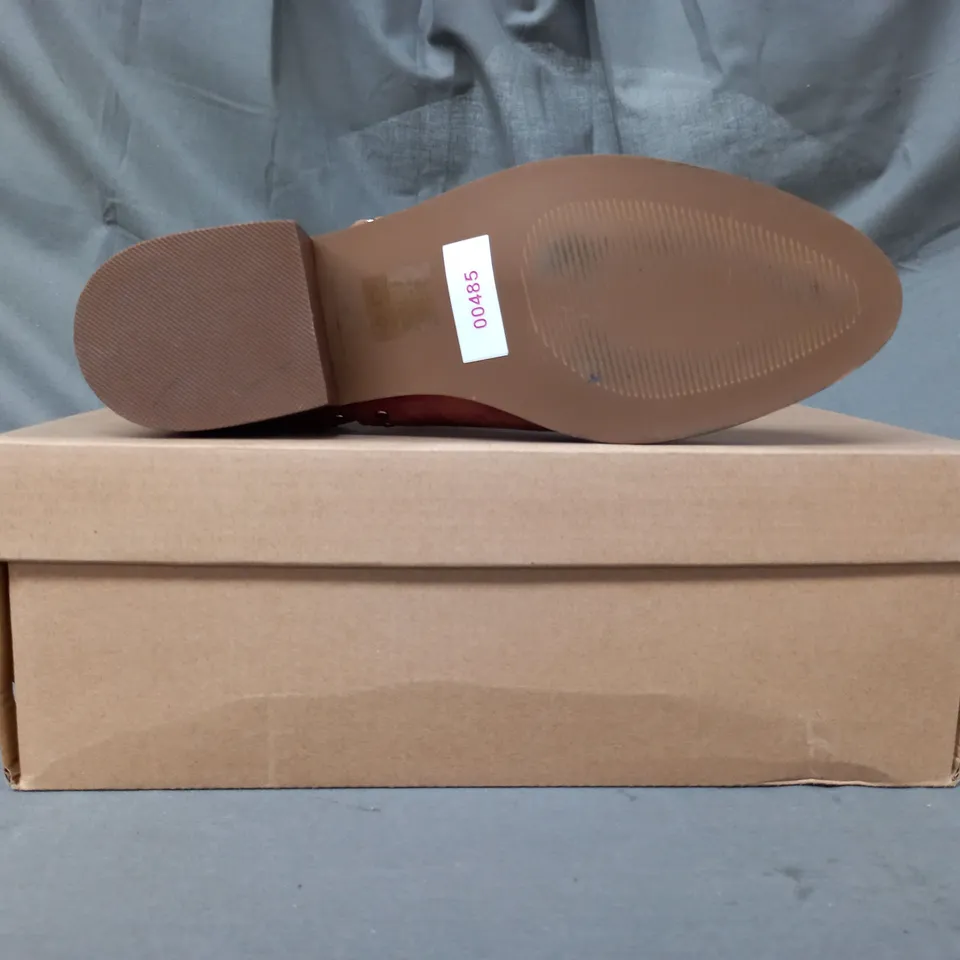 BOXED PAIR OF STEVE MADDEN CONSPIRE SUEDE ANKLE BOOTS IN MID BROWN EU SIZE 36