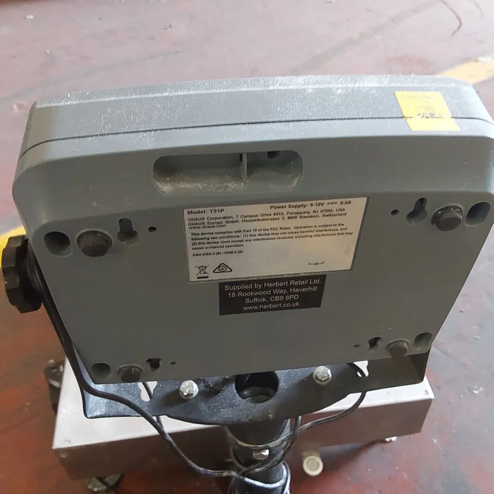 HERBERT BPS 700 SERIES SCALES WITH STAINLESS STEEL WEIGHING PLATFORM