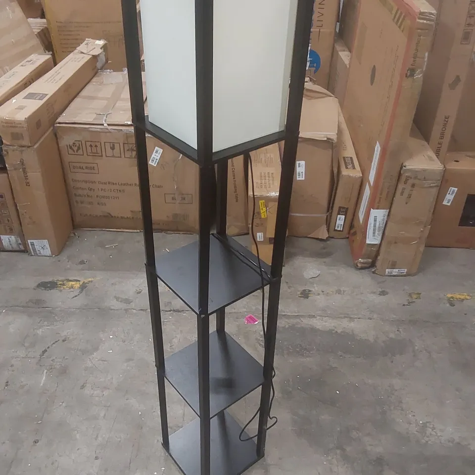 FLOOR LAMP WITH 3 LAYERS WOODEN SHELVES, MODERN 160CM STANDING LIGHT READING LAMP FOR LIVING ROOM BASE FINISH: BLACK