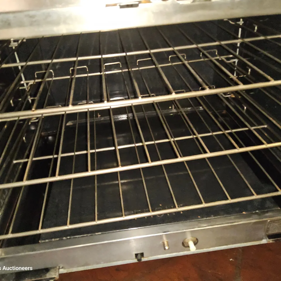 FALCON DOMINATOR SERIES 4 GAS RANGE WITH 6 BURNER HOB