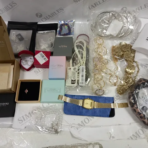 LOT OF ASSORTED JEWELLERY AND WATCH ITEMS