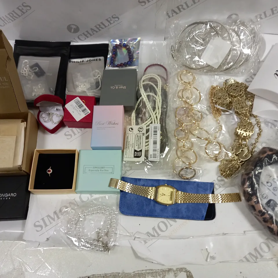 LOT OF ASSORTED JEWELLERY AND WATCH ITEMS