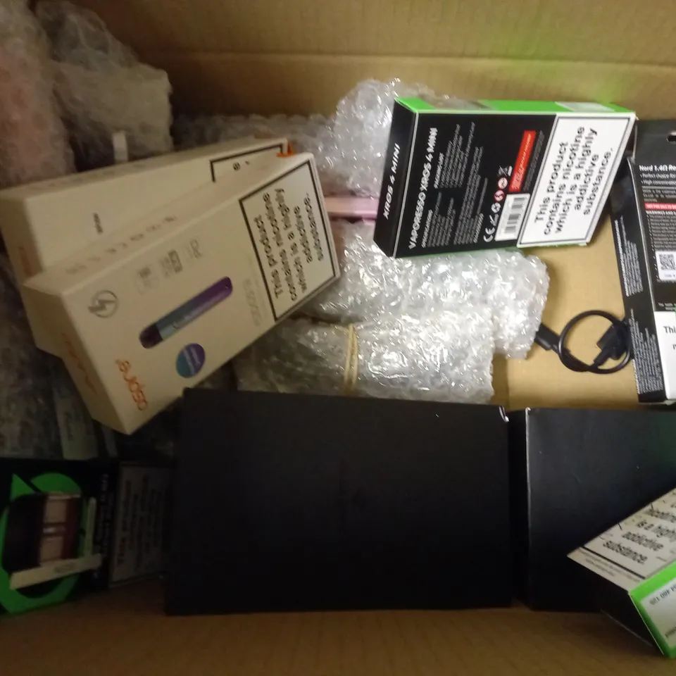 APPROXIMATELY 20 VAPES & E-CIGARETTES TO INCLUDE VAPORESSO, GEEK VAPE, ASPIRE ETC 