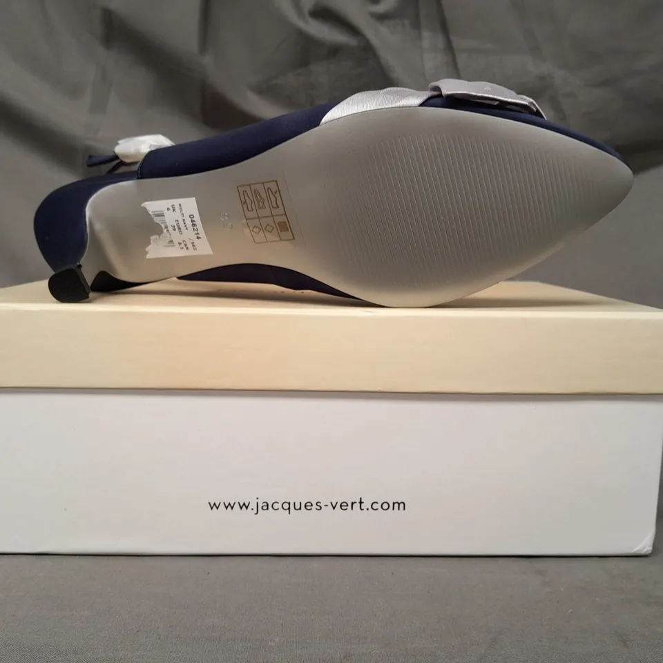 BOXED PAIR OF JACQUES VERT POINTED TOE HEELED SHOES IN NAVY W. SILVER BOW DETAIL UK SIZE 6