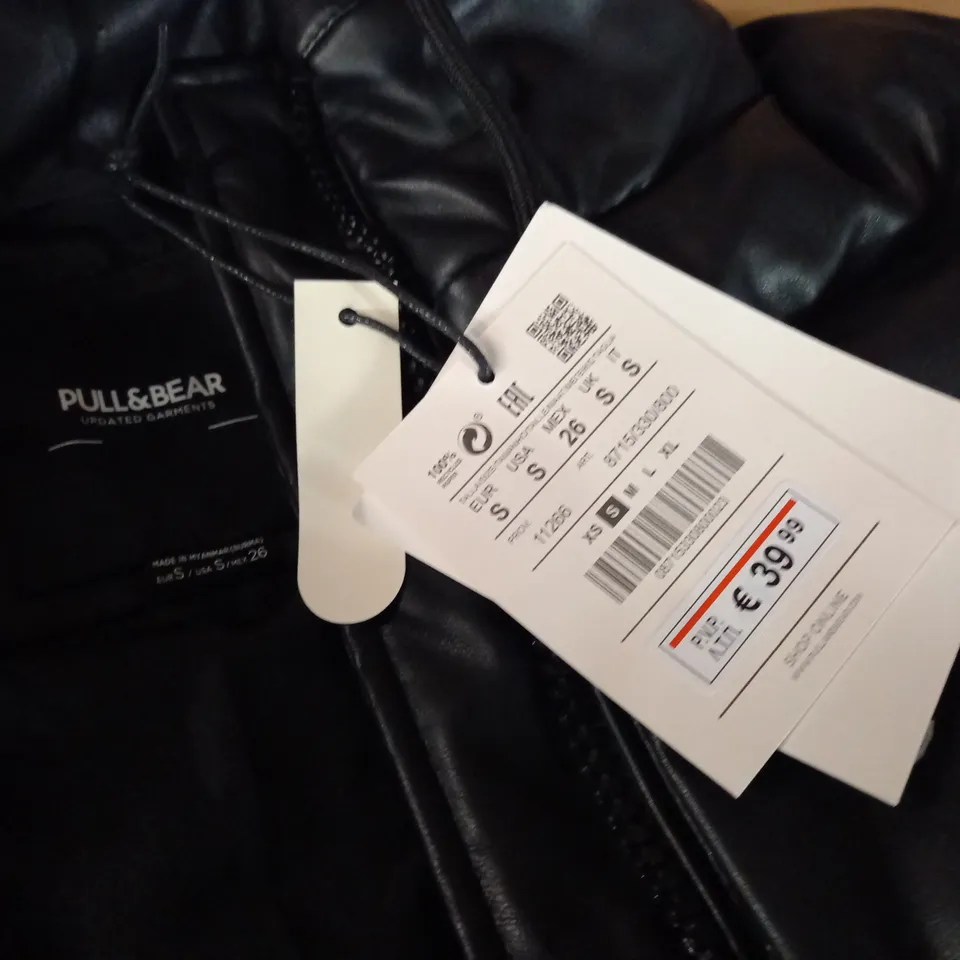 PULL & BEAR BLACK PADDED COAT - EUR S