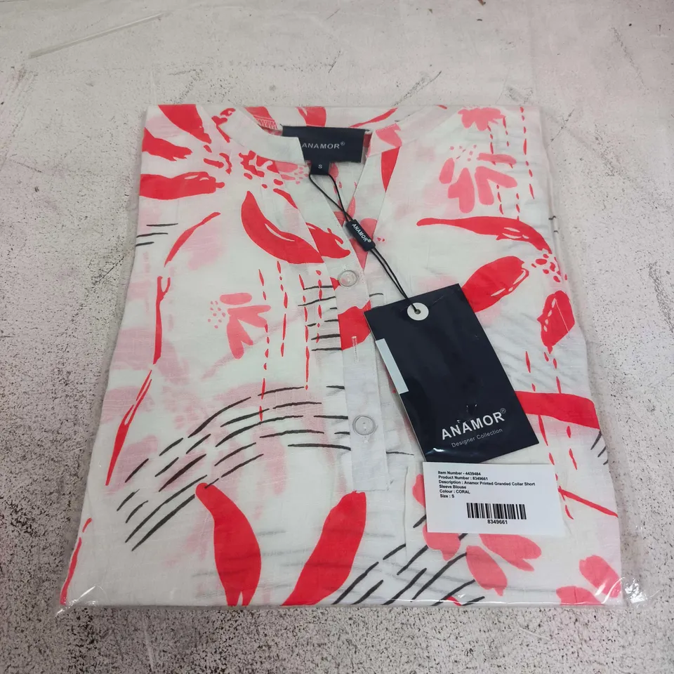 ANAMOR DESIGNER COLLECTION CORAL PRINTED GRANDED COLLAR SHORT SLEEVE BLOUSE – WOMEN'S SIZE S