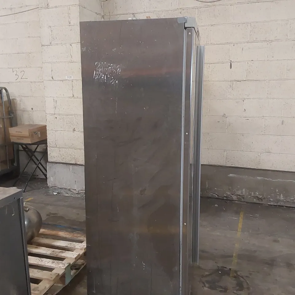 GRAM K 400 RU HC 6N COMMERCIAL UPRIGHT REFRIGERATOR