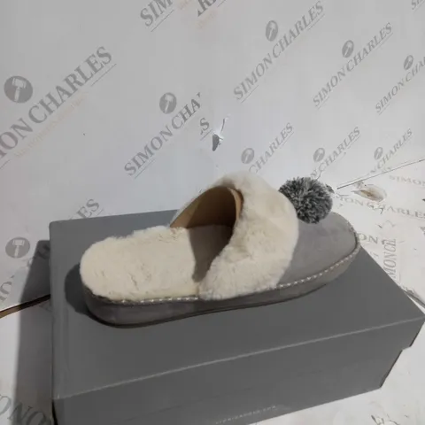 VIONIC GRACE SLIPPER (GREY), SIZE 6 UK