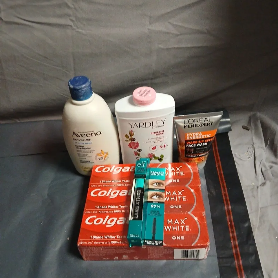 APPROXIMATELY 20 ASSORTED COSMETIC ITEMS TO INCLUDE AVEENO, YARDLEY, LOREAL MEN EXPERT, COLGATE MAX WHITE, ELF LASH XTNDR ETC